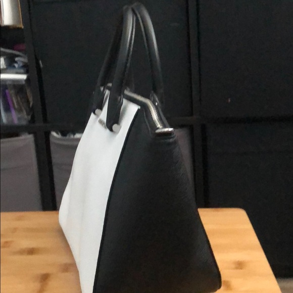 SOLD MICHAEL KORS NOLITA MED SATCHEL - Picture 4 of 8